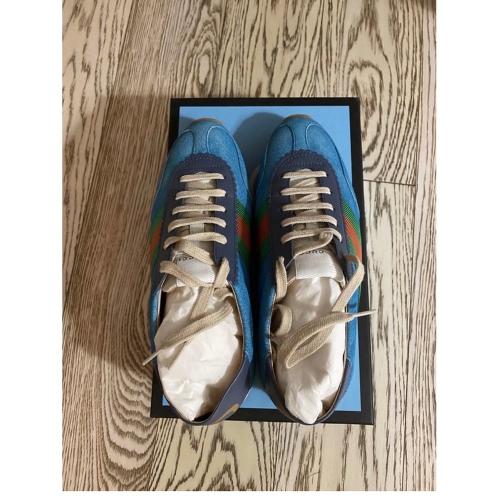 Almost new beautiful suede Gucci trainer.